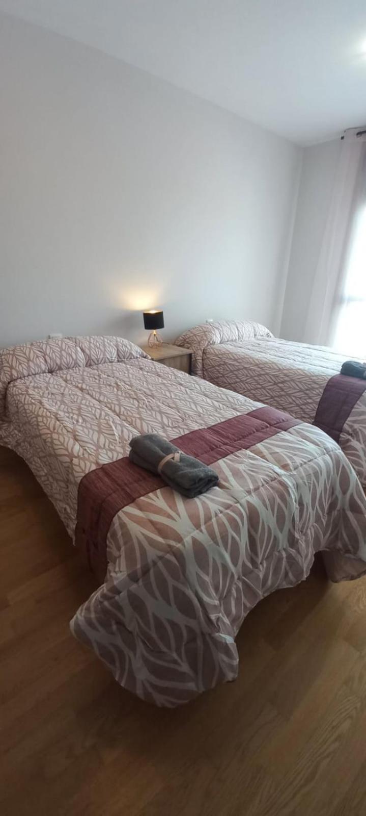 Apartamento Con 2 Dormitorios, Garaje Y Terraza Junto A Валадоид Екстериор снимка