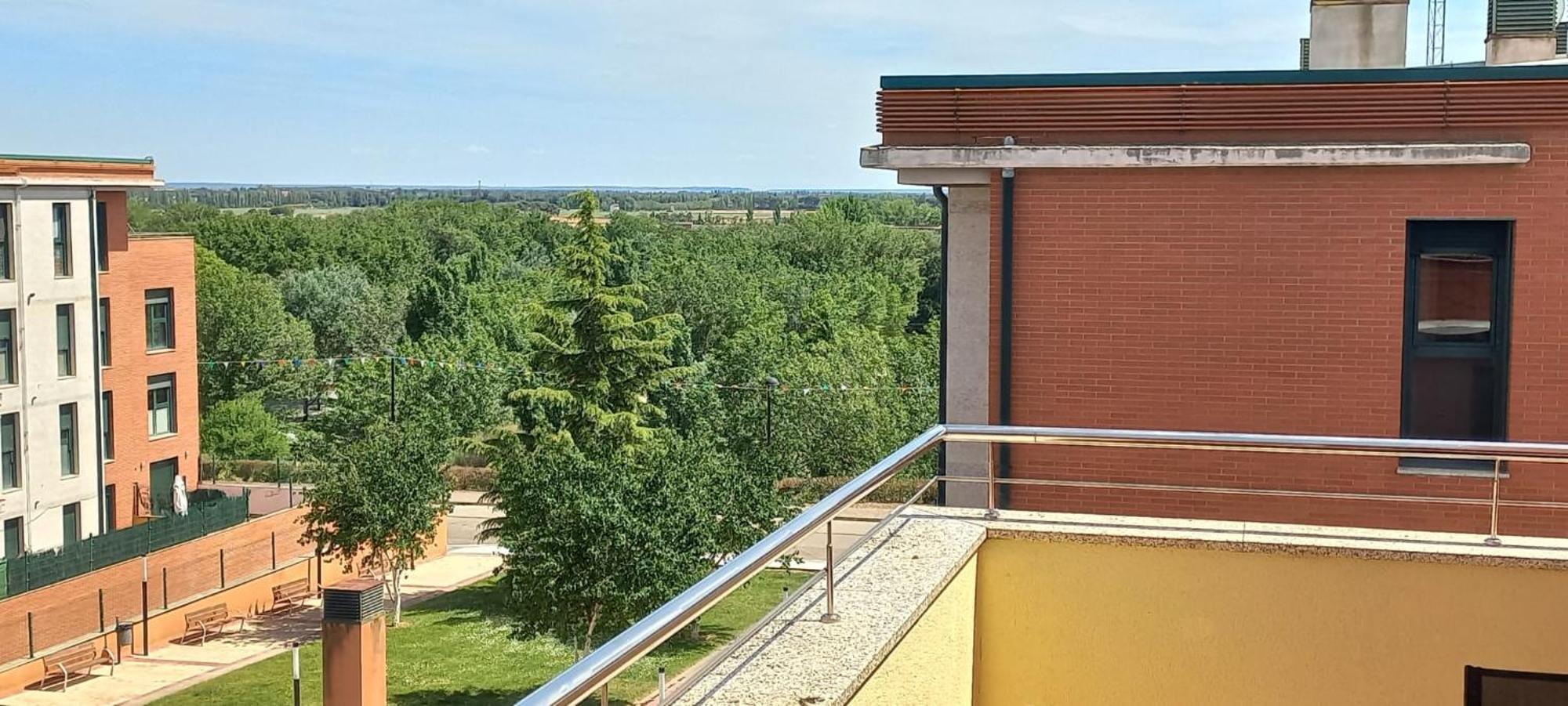 Apartamento Con 2 Dormitorios, Garaje Y Terraza Junto A Валадоид Екстериор снимка