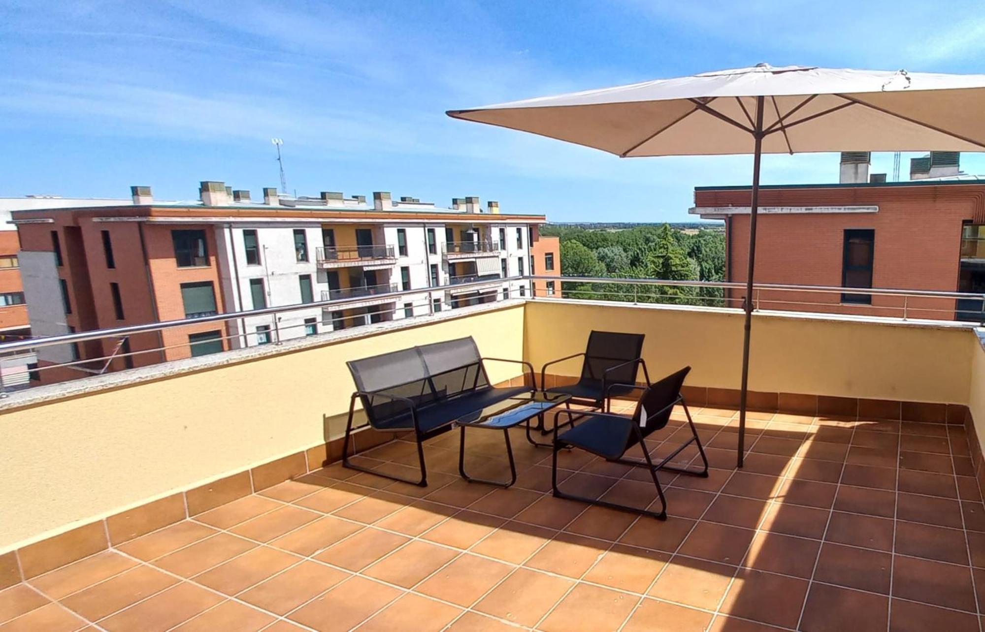 Apartamento Con 2 Dormitorios, Garaje Y Terraza Junto A Валадоид Екстериор снимка